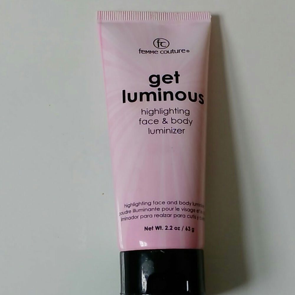 NWOT Femme Couture Highlighting Luminizer